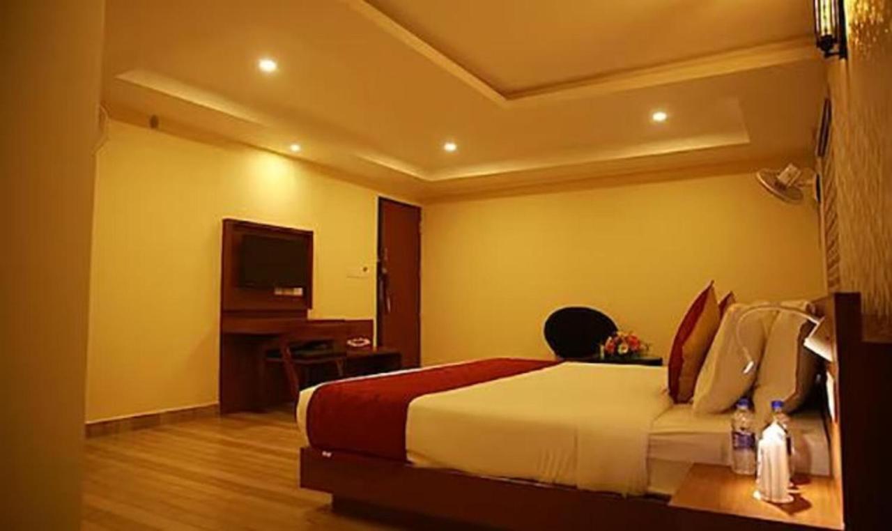 Kochi Fabhotel Prime D Chandlier מראה חיצוני תמונה