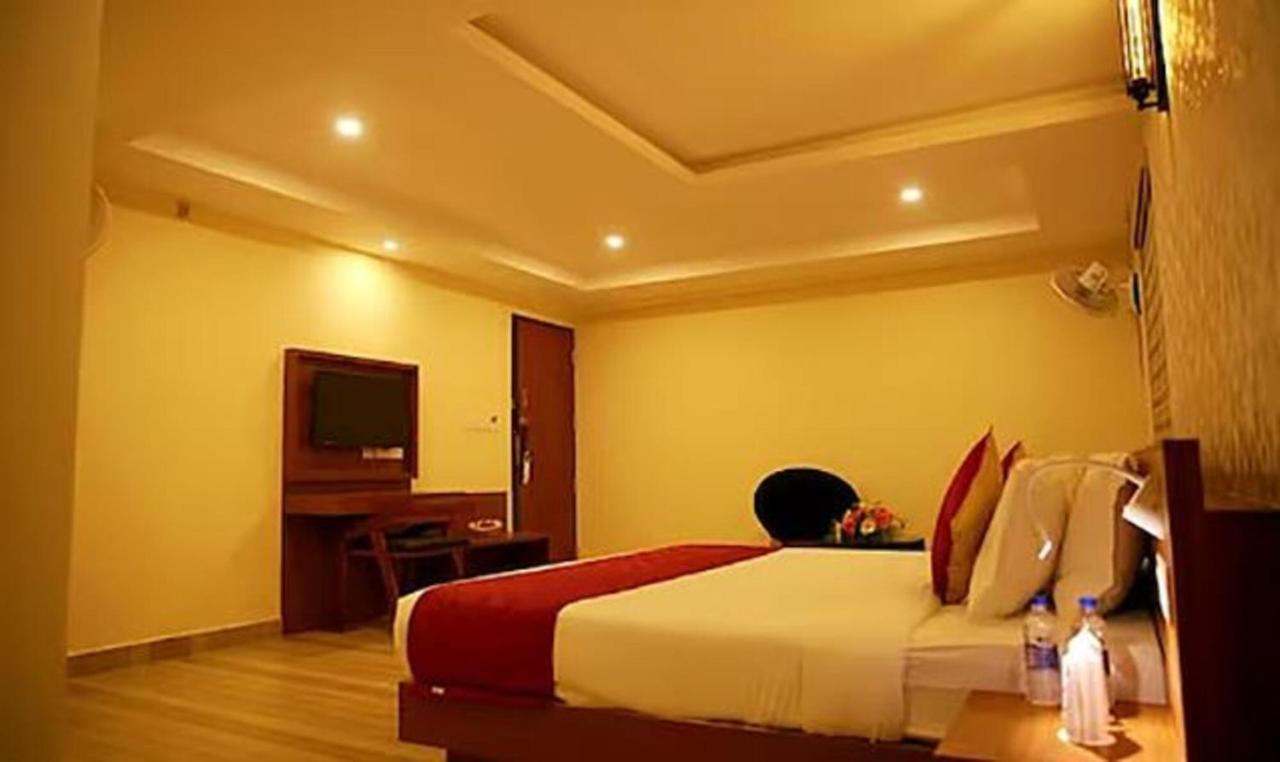 Kochi Fabhotel Prime D Chandlier מראה חיצוני תמונה